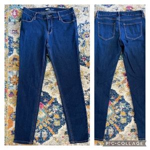 Old Navy super skinny mid rise size 6